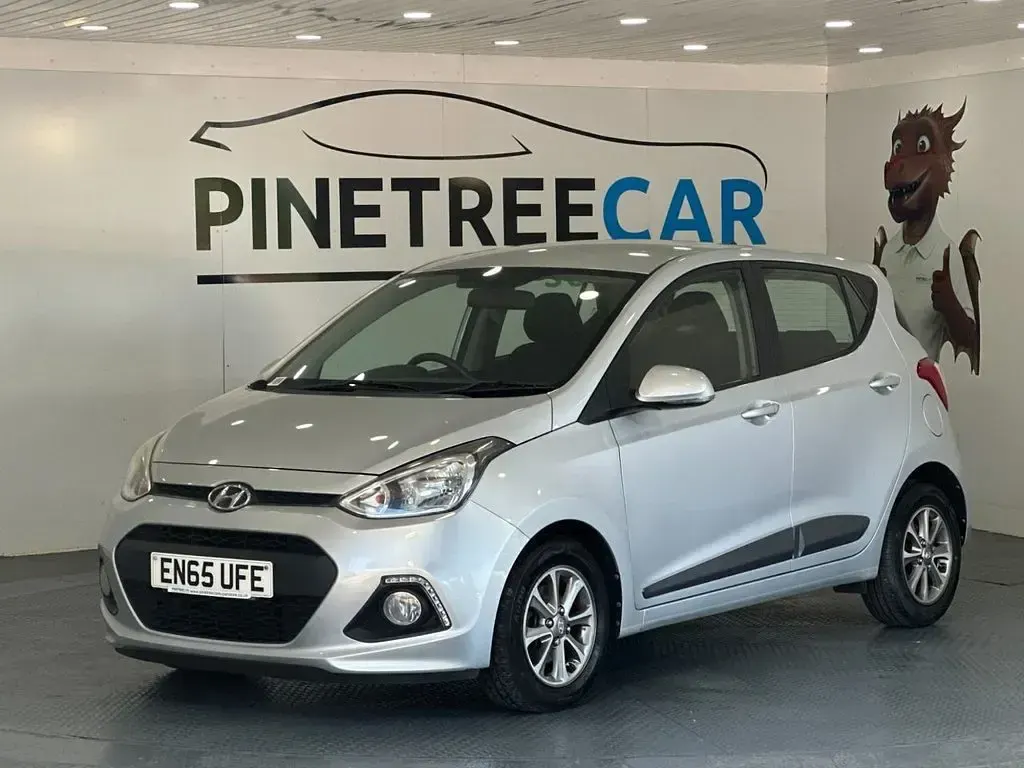 Used Hyundai i10 Premium 66 HP (48 kW) 2015 Silver Hatchback
