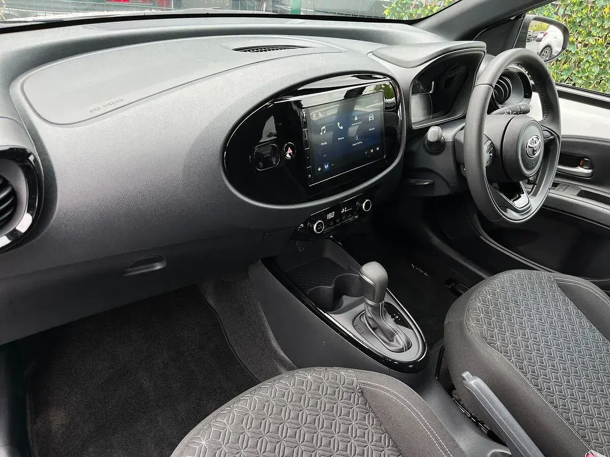 New Toyota Aygo X 72 HP (52 kW) 2025 White SUV
