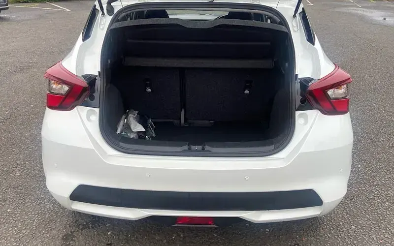 Used Nissan Micra N-Connecta 90 HP (66 kW) 2018 White Hatchback