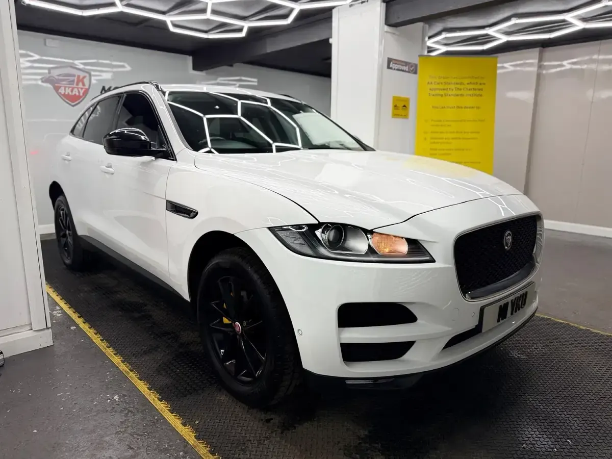 Used Jaguar F-Pace Prestige 180 HP (132 kW) 2016 White SUV