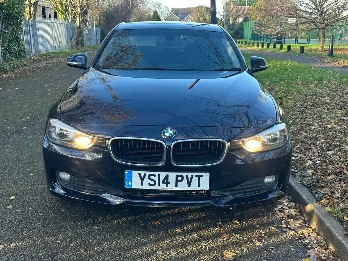 Begagnad BMW 320 Efficient Dynamics 161 HK (118 kW) 2014 Blå Sedan