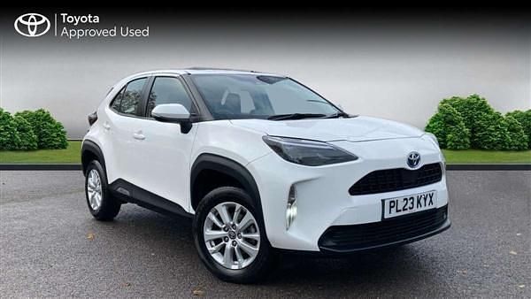 White Used 2023 Toyota Yaris Cross SUV | £18,449 (Good price) - Image 1/4