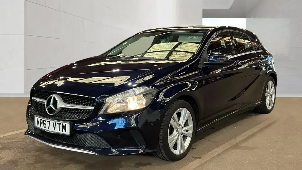 Used Mercedes A160 Executive 102 HP (75 kW) 2018 Cavansite blue Hatchback