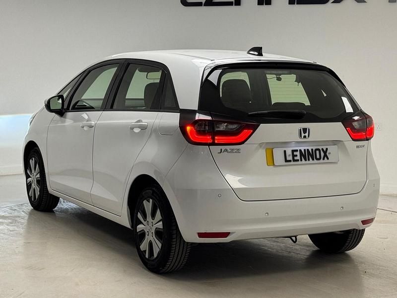 Used Honda Jazz Hybrid 109 HP (80 kW) 2021 White Hatchback