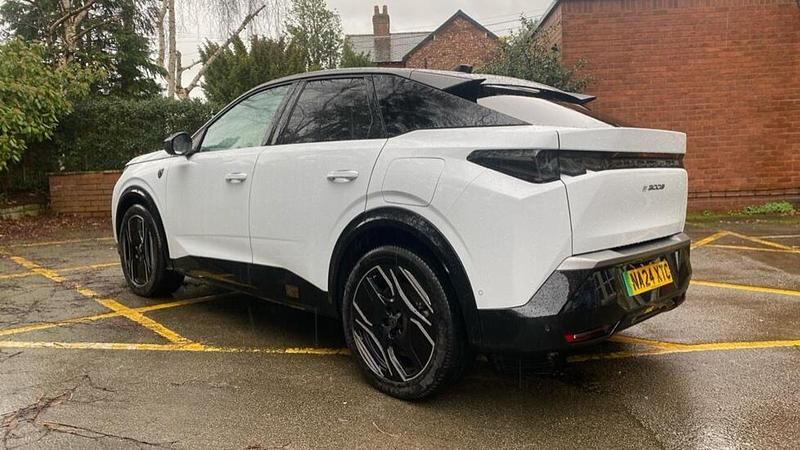 Used Peugeot e-3008 GT 152 kW (207 HP) 2024 White SUV