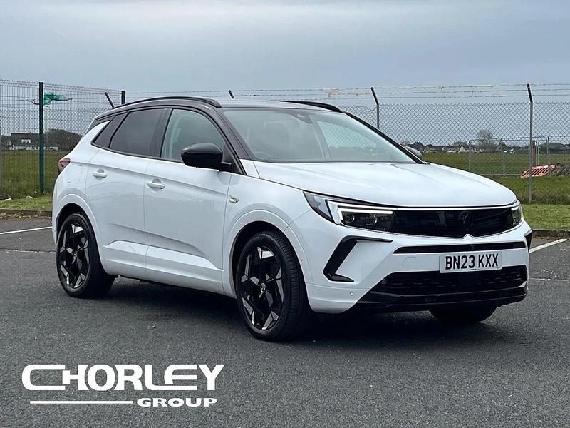 Used Vauxhall Grandland X GSe 300 HP (220 kW) 2023 White SUV