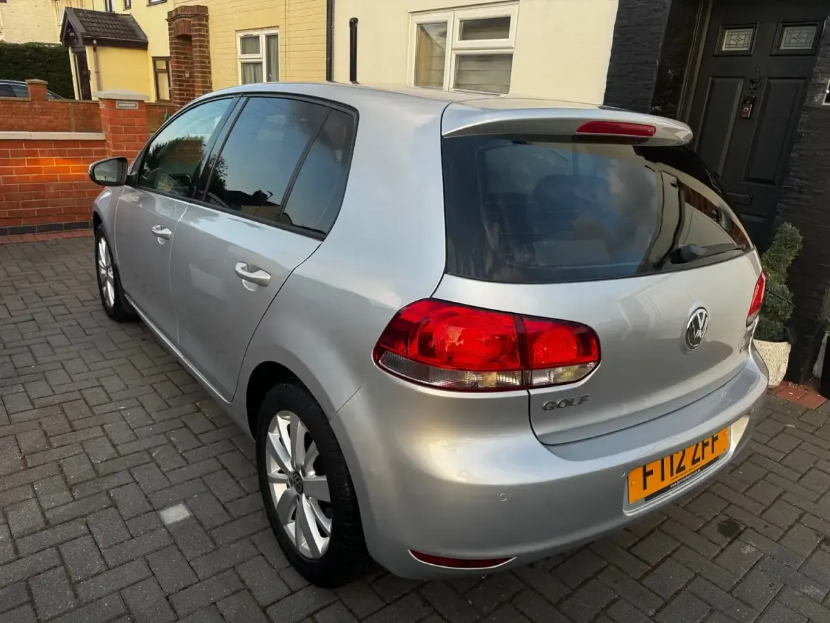 Begagnad VW Golf VII Match 105 HK (77 kW) 2012 Silver Halvkombi