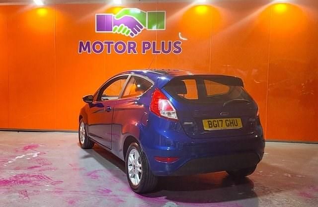 Usado Ford Fiesta Zetec 100 HP (73 kW) 2017 Azul Citadino