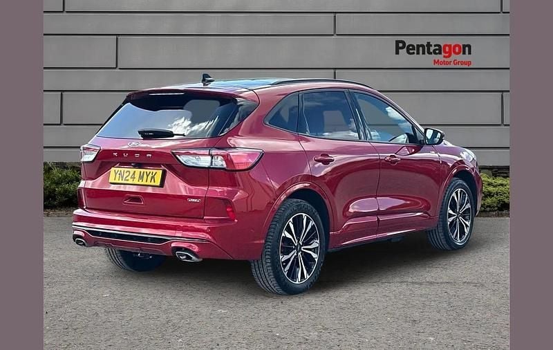 Usado Ford Kuga ST-Line X 221 HP (162 kW) 2024 Vermelho SUV