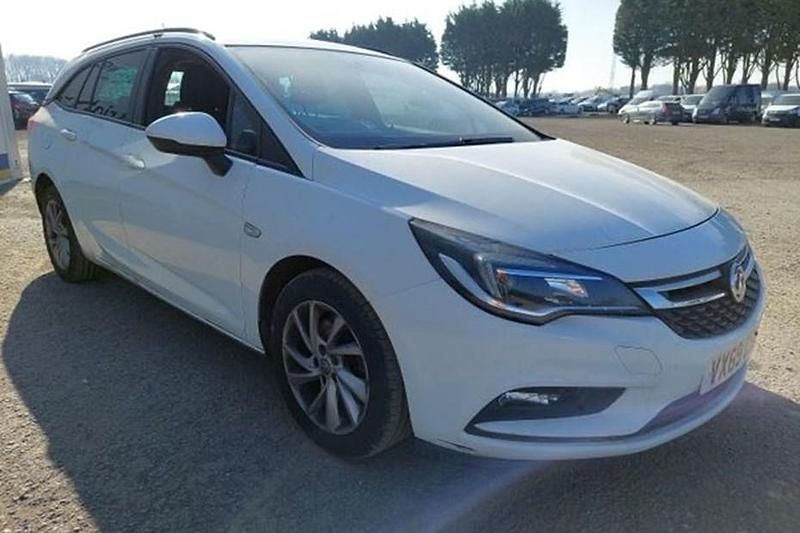 White Used 2019 Vauxhall Astra Design Edition Estate | £3,995 (Fair price) - Image 1/1