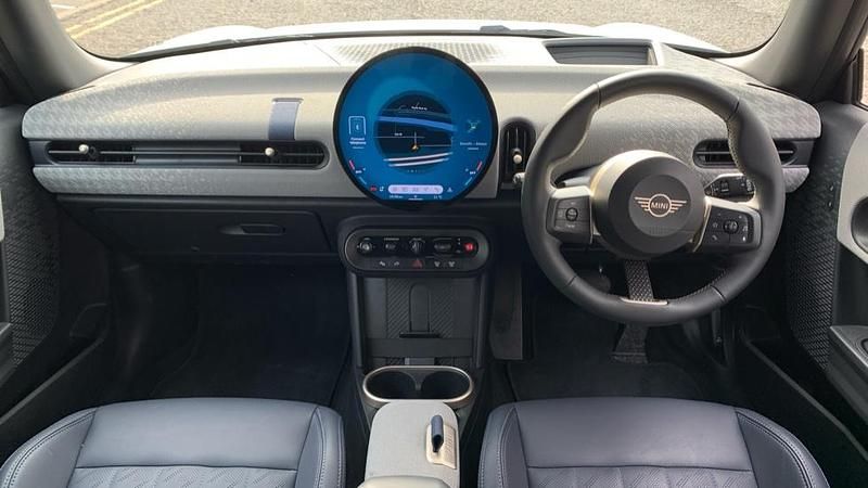 Używany Mini Cooper Hatch 113 kW (154 KM) 2025 Biały Hatchback