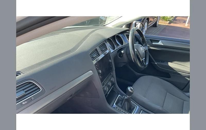 Begagnad VW Golf VIII Edition 130 HK (95 kW) 2020 Vit Halvkombi