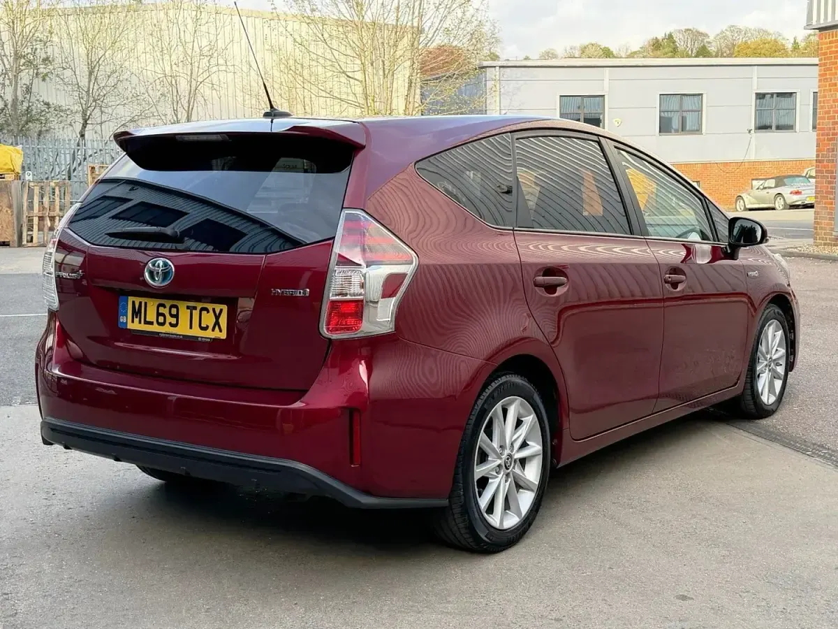 Usado Toyota Prius+ Plus 136 HP (100 kW) 2019 Vermelho Monovolume
