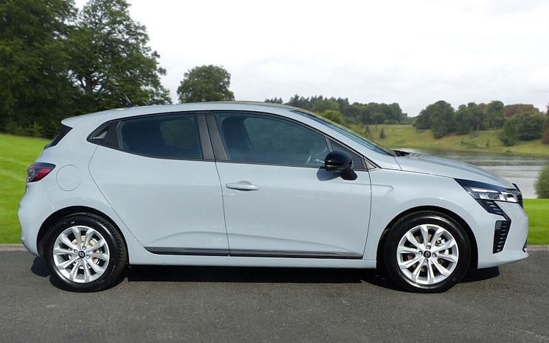 Begagnad Renault Clio V Evolution 143 HK (105 kW) 2025 Halvkombi