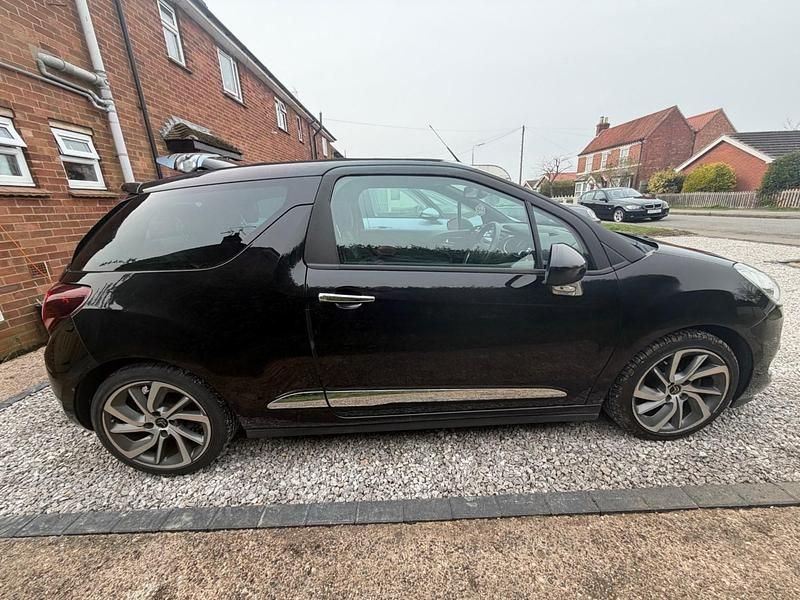 Begagnad Citroën DS3 Cabriolet 165 HK (121 kW) 2015 Svart Cab