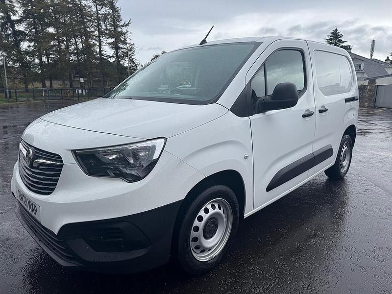 Used Vauxhall Combo 100 HP (73 kW) 2021 White MPV