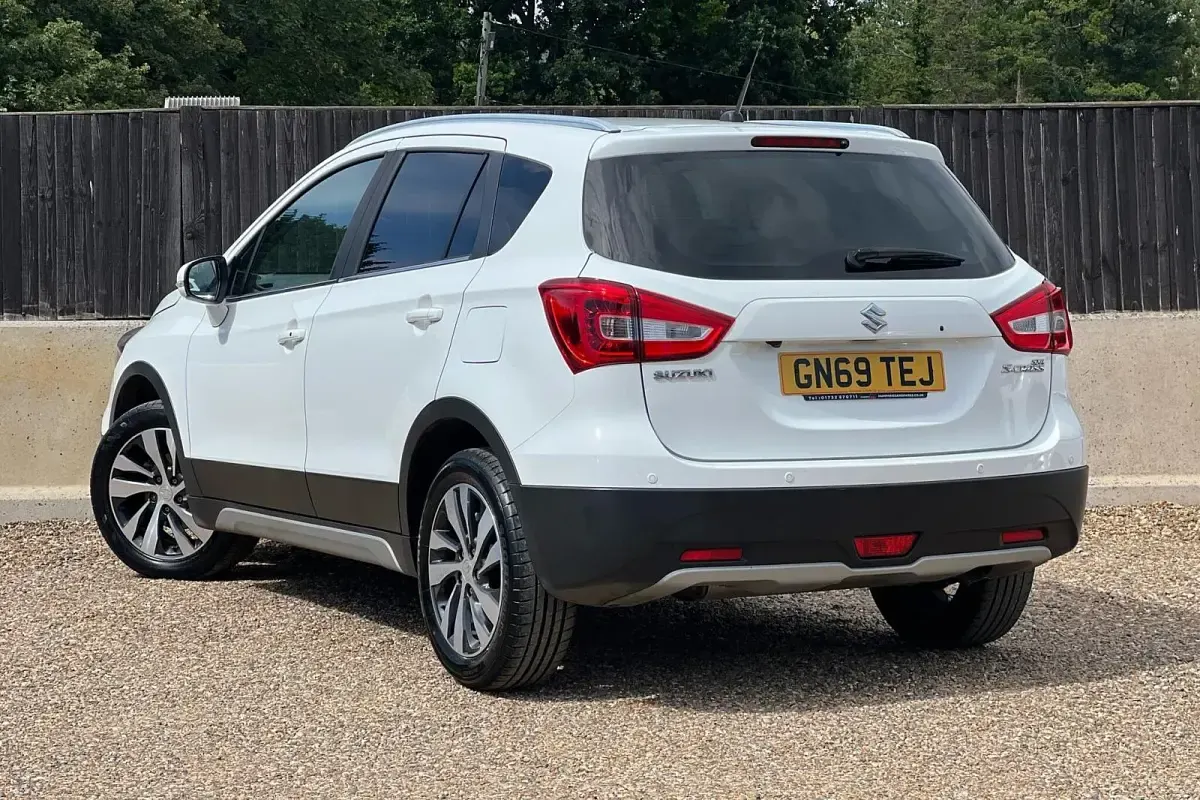 Used Suzuki SX4 SZ-T 2019 White Hatchback