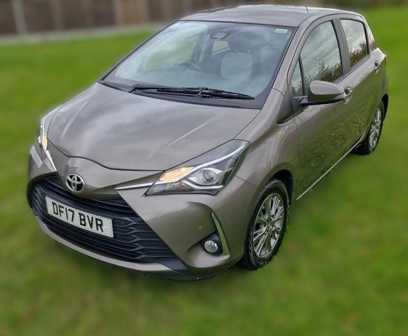 Used Toyota Yaris 111 HP (81 kW) 2017 Bronze Hatchback