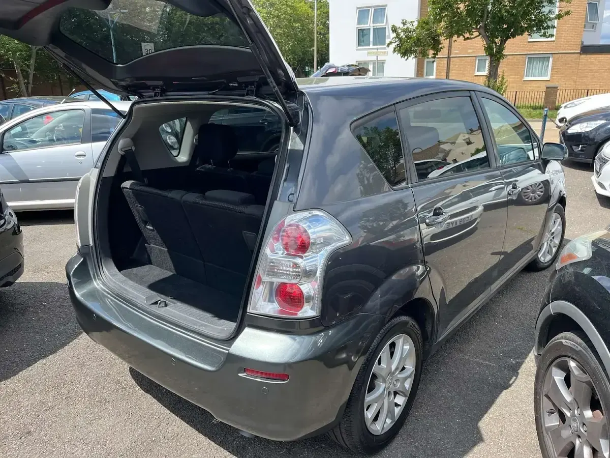 Used Toyota Corolla Verso SR 2009 Grey MPV