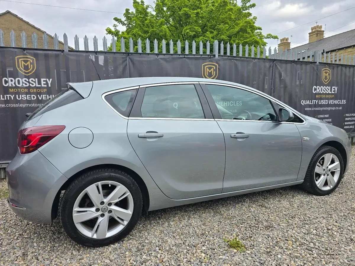 Used Vauxhall Astra SRi 2014 Silver Hatchback
