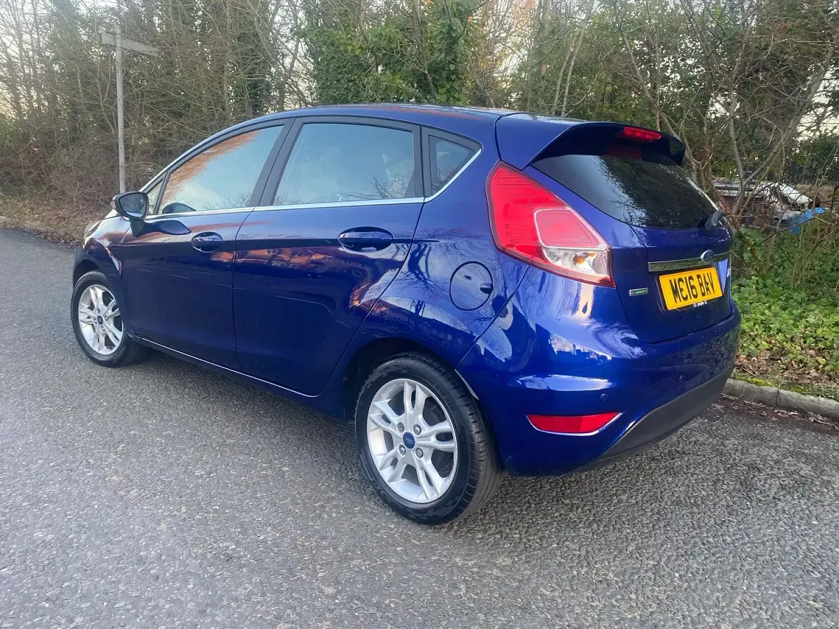 Used Ford Fiesta Zetec 100 HP (73 kW) 2016 Blue Hatchback