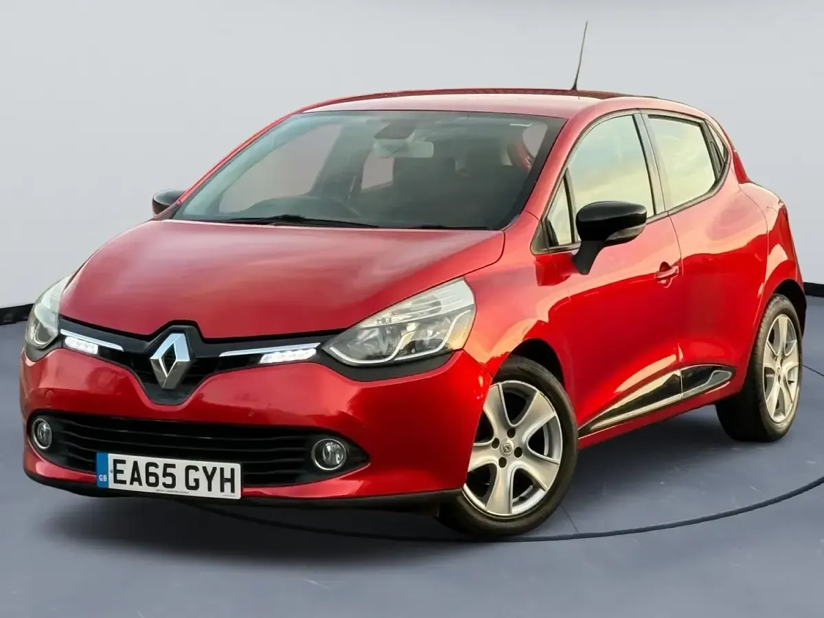 Used Renault Clio IV Dynamique 90 HP (66 kW) 2015 Red Hatchback