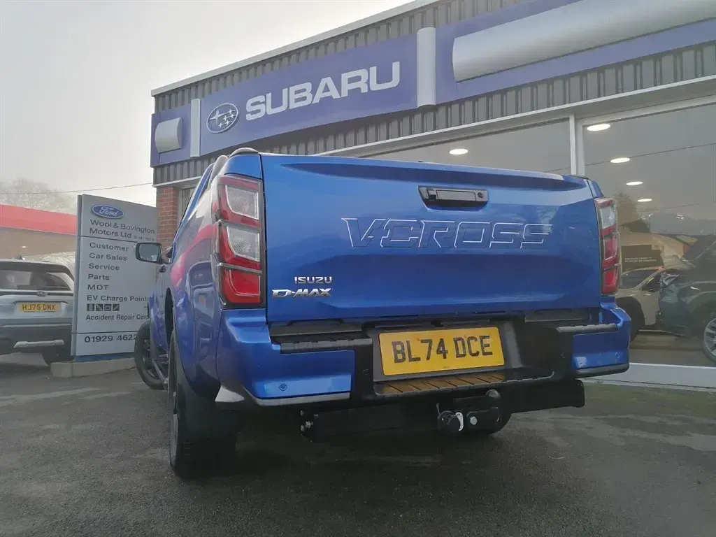 Used Isuzu D-Max 163 HP (119 kW) 2024 Blue Pickup