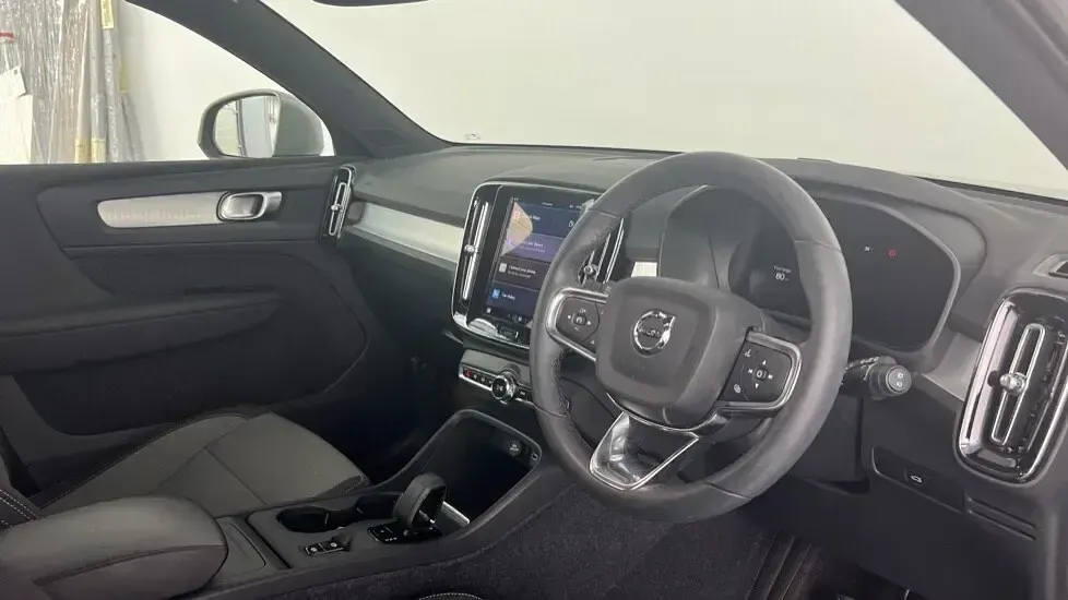 Used Volvo XC40 Core 161 HP (118 kW) 2023 Silver SUV
