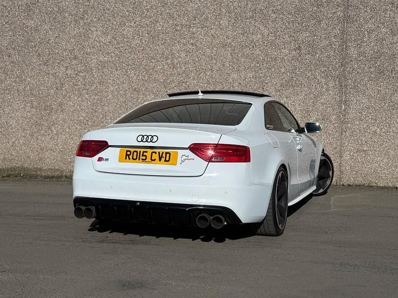 Begagnad Audi A5 Black Edition 272 HK (200 kW) 2015 Vit Sportkupé