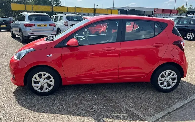 Used Hyundai i10 SE 67 HP (49 kW) 2019 Red Hatchback