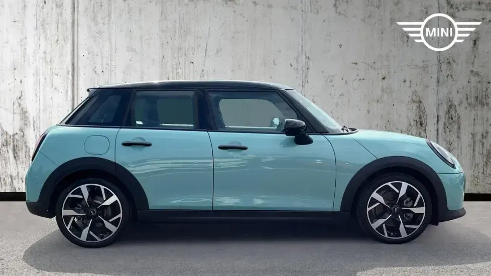 Used Mini Cooper Hatch 113 kW (154 HP) 2025 Green Hatchback