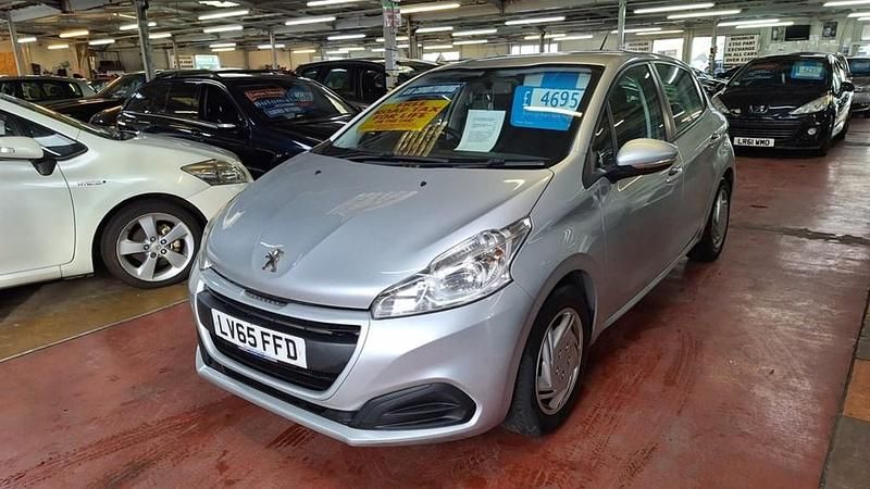 Used Peugeot 208 Access 68 HP (50 kW) 2015 Silver Hatchback