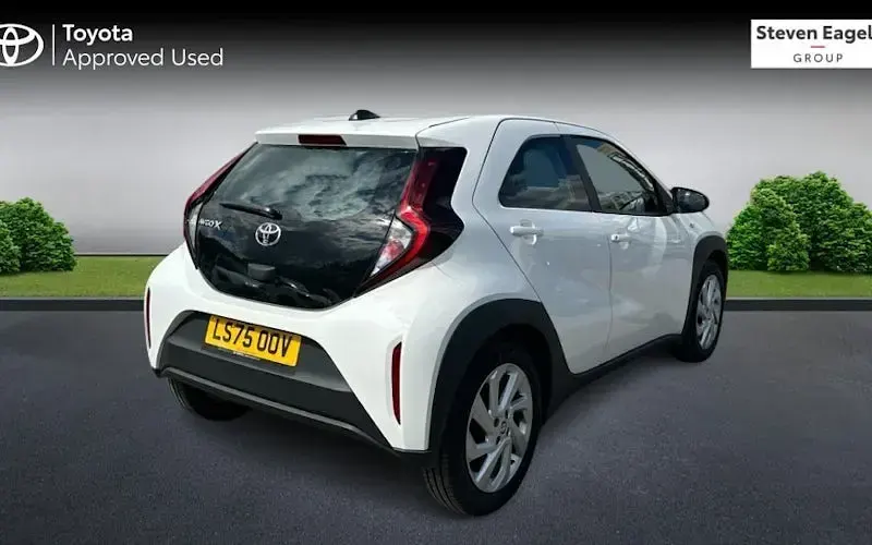 Used Toyota Aygo X PURE 72 HP (52 kW) 2025 White SUV