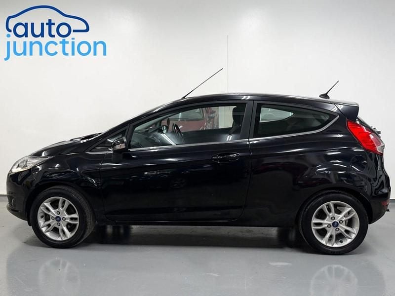 Used Ford Fiesta Zetec 82 HP (60 kW) 2016 Black Hatchback
