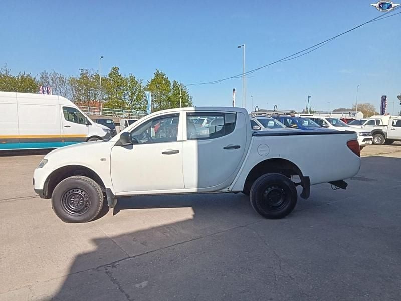 Used Mitsubishi L200 2014 White Pickup