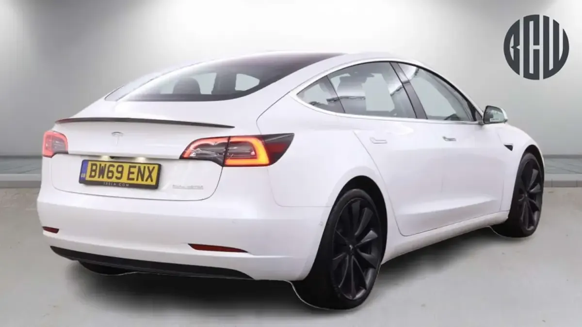 Used Tesla Model 3 Performance 461 kW (627 HP) 2019 White Sedan
