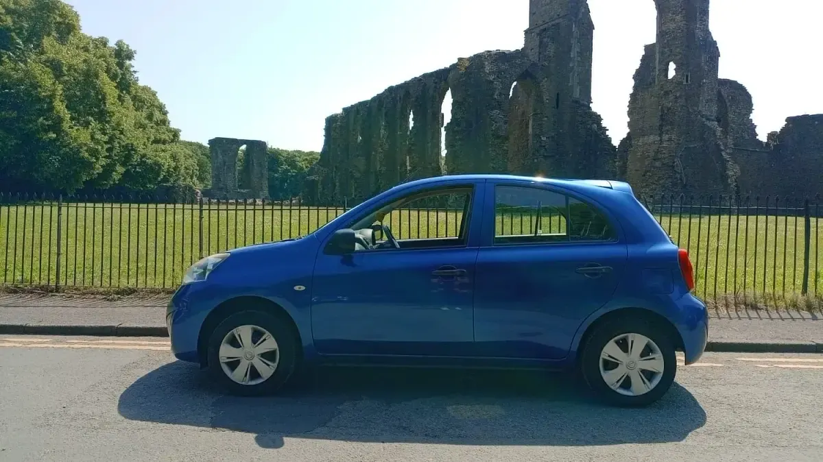 Used Nissan Micra Visia 80 HP (58 kW) 2014 Blue Hatchback