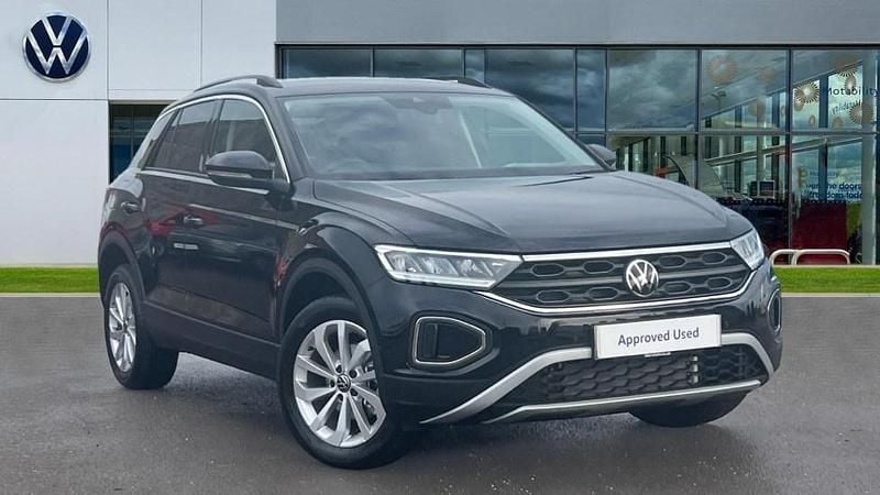 Deep black pearl Used 2025 VW T-Roc Match SUV | £26,499 (Fair price) - Image 1/4
