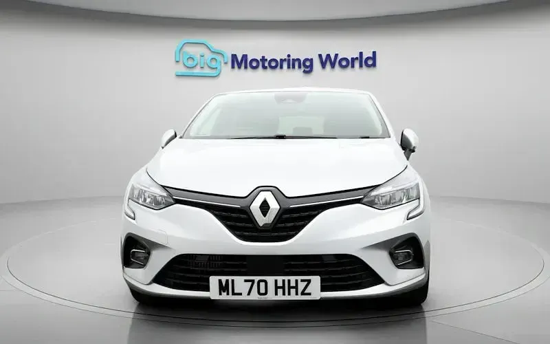 Used Renault Clio Iconic 101 HP (74 kW) 2020 Silver Hatchback