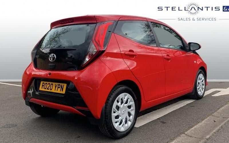 Used Toyota Aygo X-play 72 HP (52 kW) 2020 Red Hatchback