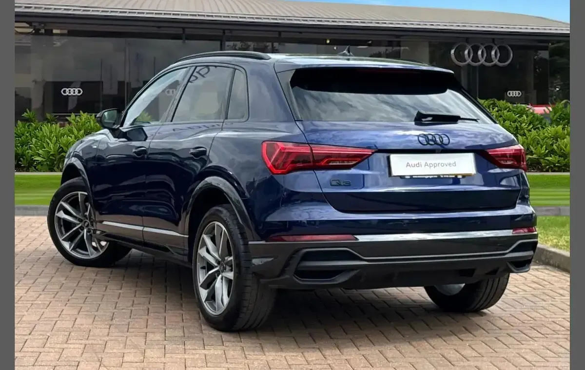 Używany Audi Q3 Black Edition 150 KM (110 kW) 2023 Niebieski SUV