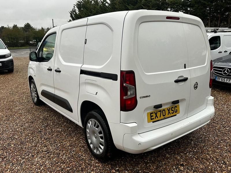 Used Vauxhall Combo Sportive 100 HP (73 kW) 2020 White MPV
