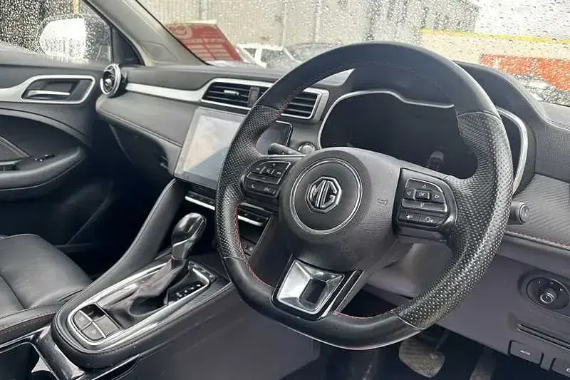 Używany MG ZS Exclusive 111 KM (81 kW) 2024 Czarny SUV