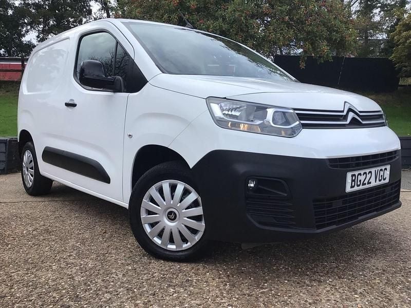 Used Citroën Berlingo 100 HP (73 kW) 2022 White MPV