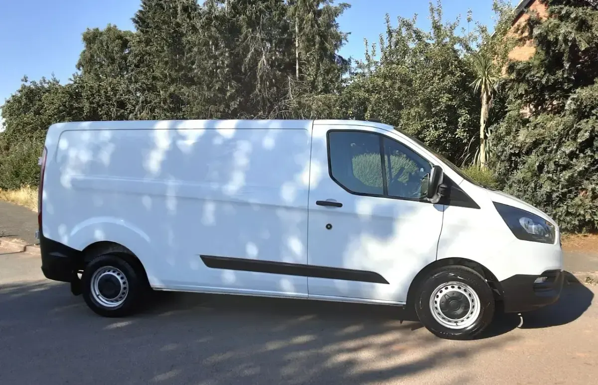 Used Ford Transit Custom 105 HP (77 kW) 2021 White Van