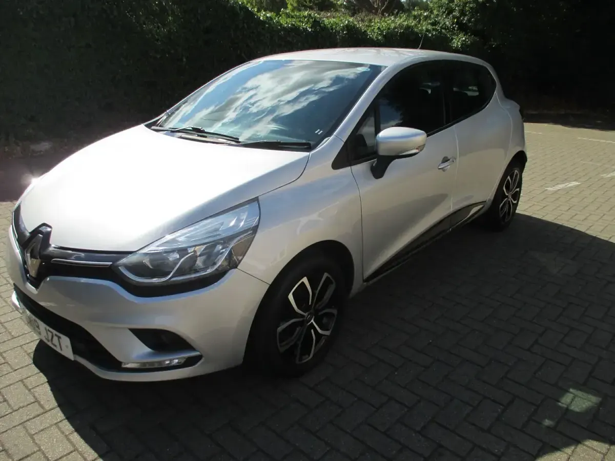 Used Renault Clio Play 74 HP (54 kW) 2019 Silver Hatchback