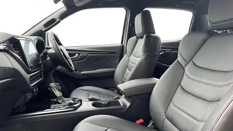New Isuzu D-Max 2026 Silver Pickup