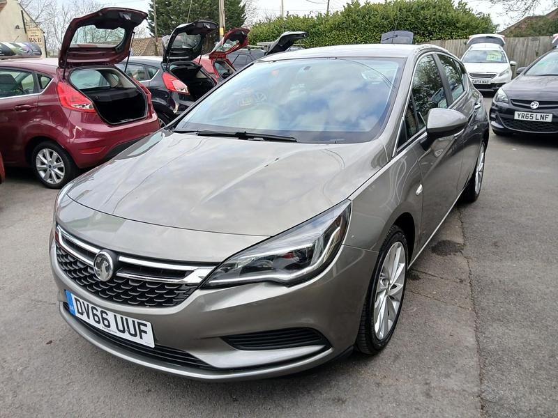 Used Vauxhall Astra Design Edition 125 HP (91 kW) 2016 Grey Hatchback