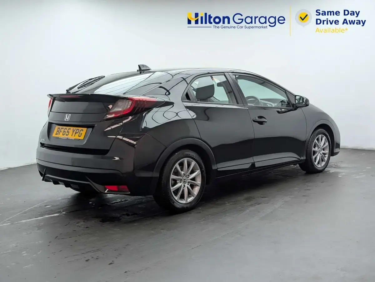 Begagnad Honda Civic S 120 HK (88 kW) 2015 Svart Halvkombi