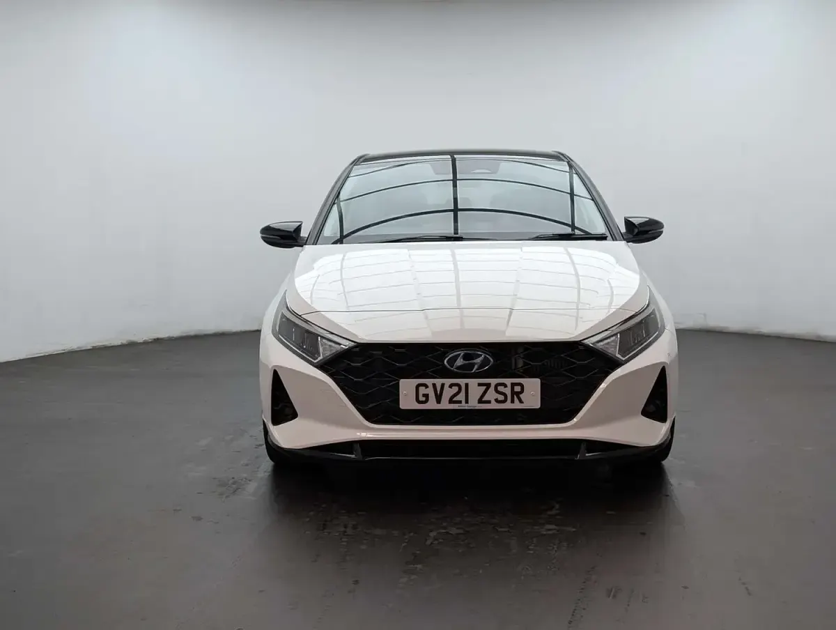 Used Hyundai i20 Ultimate 100 HP (73 kW) 2021 White Hatchback